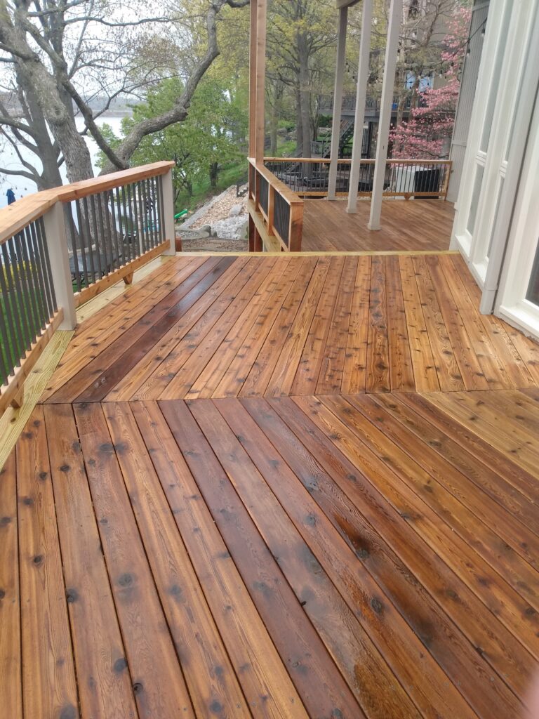 Deck Builder and Staining Lee's Summit